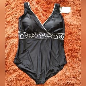 Ulla Popken NWT Black/White one-piece Swimsuit Plus Size 26 Bathing Suit